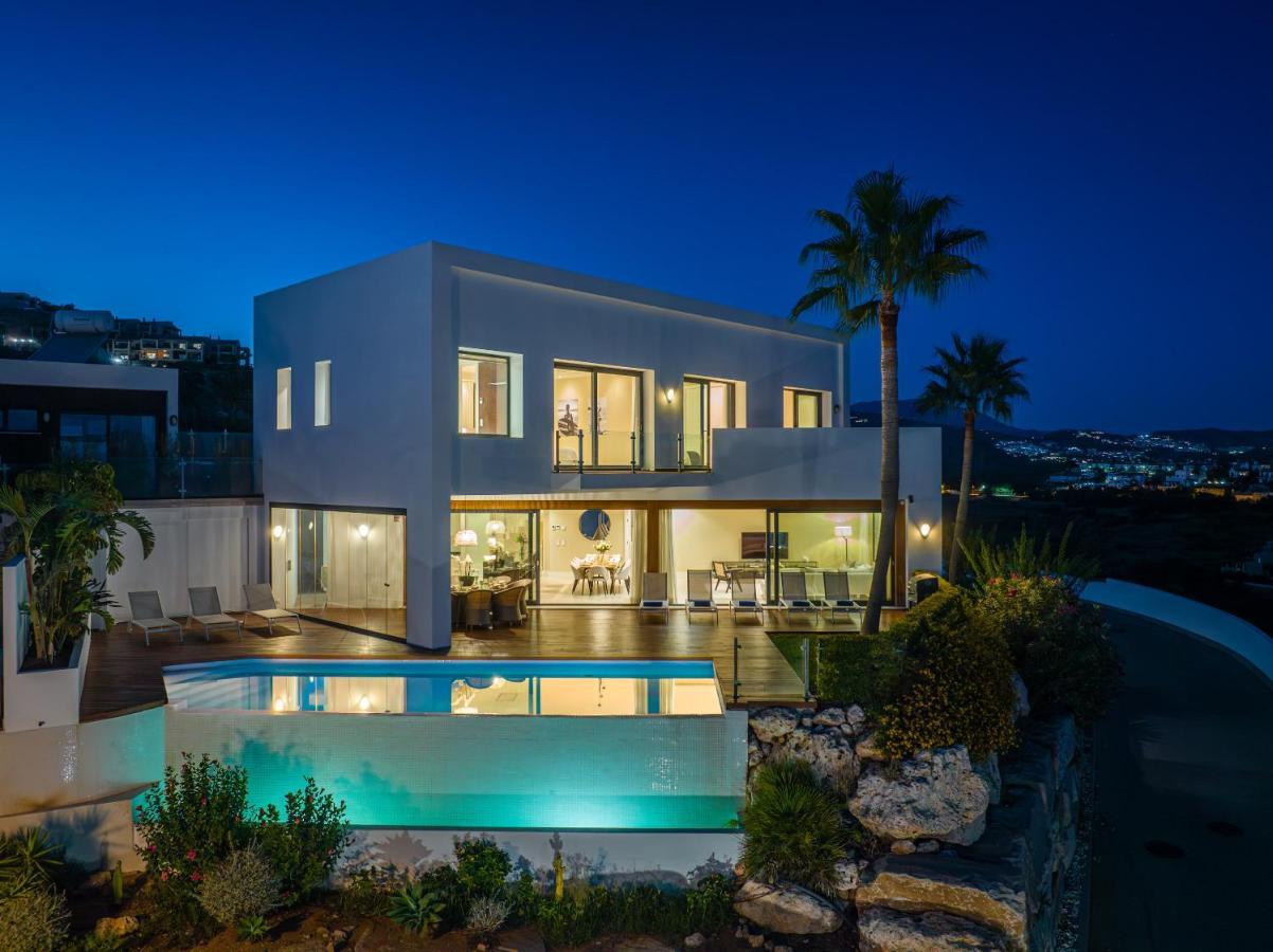 Vacation Marbella I Villa Paraiso The View, Infinity Heated Pool, Sea View, 24-7 Security, Golf Courses Estepona Zewnętrze zdjęcie